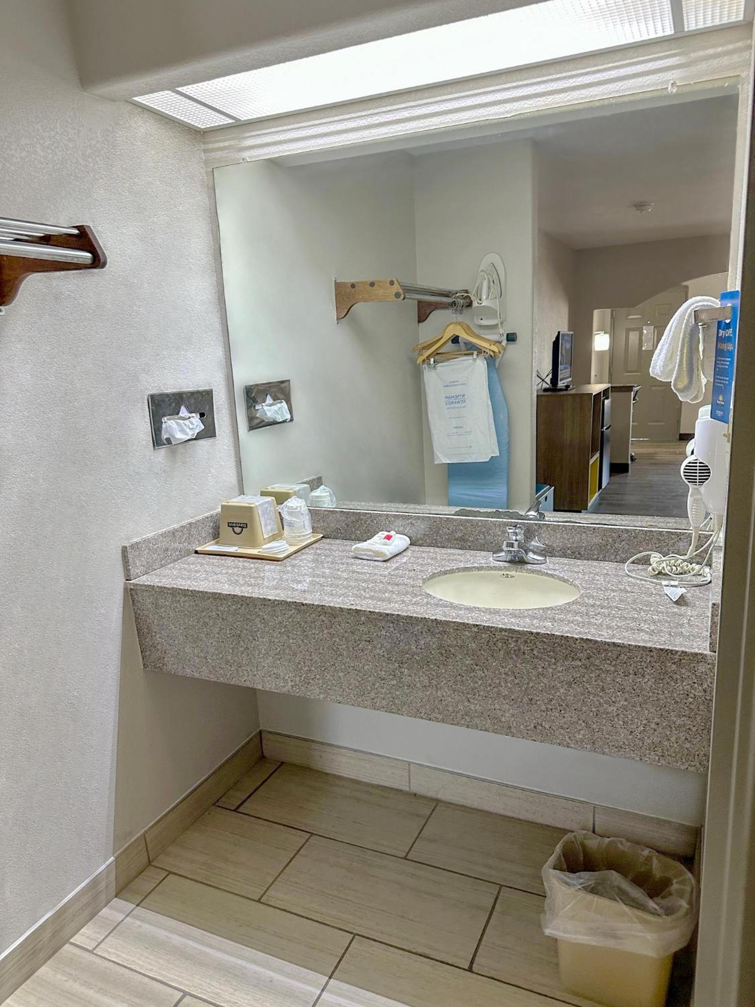 Days Inn & Suites By Wyndham Opelousas Εξωτερικό φωτογραφία